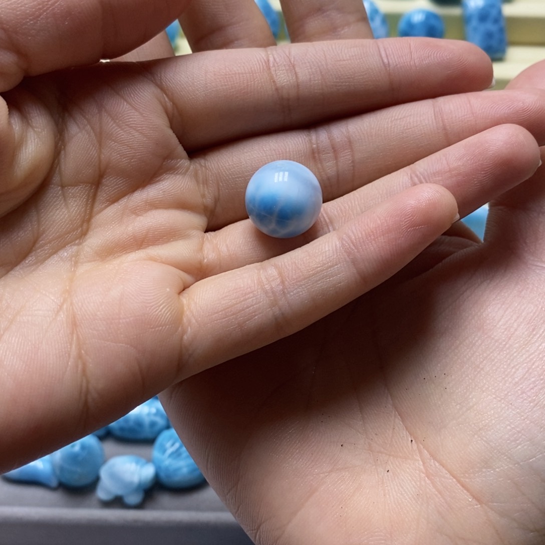 ****儿针钠钙石（海纹石）未镶嵌颈饰