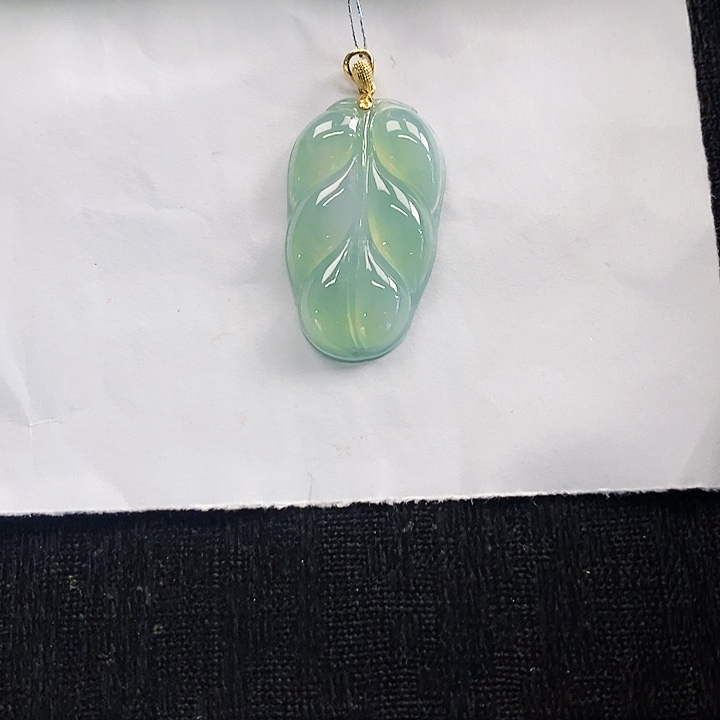 翡翠18K金镶嵌颈饰翡翠叶子