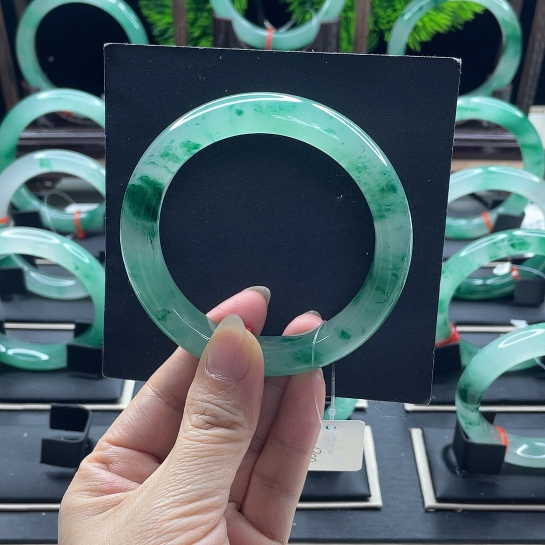 石英质玉未镶嵌手镯