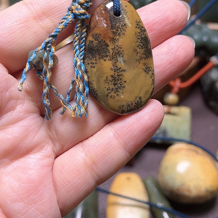 岫岩河磨玉（透闪石质玉）手绳未镶嵌