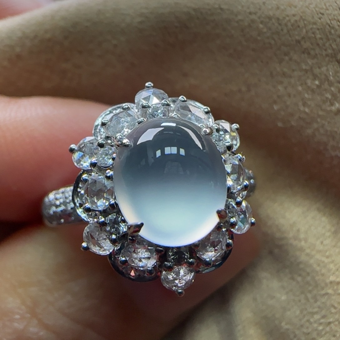 翡翠颈饰18K金镶嵌戒子