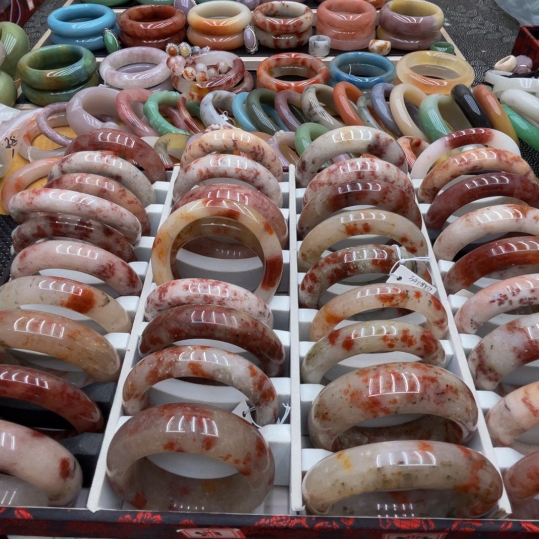 未镶嵌圈口齐全石英质玉