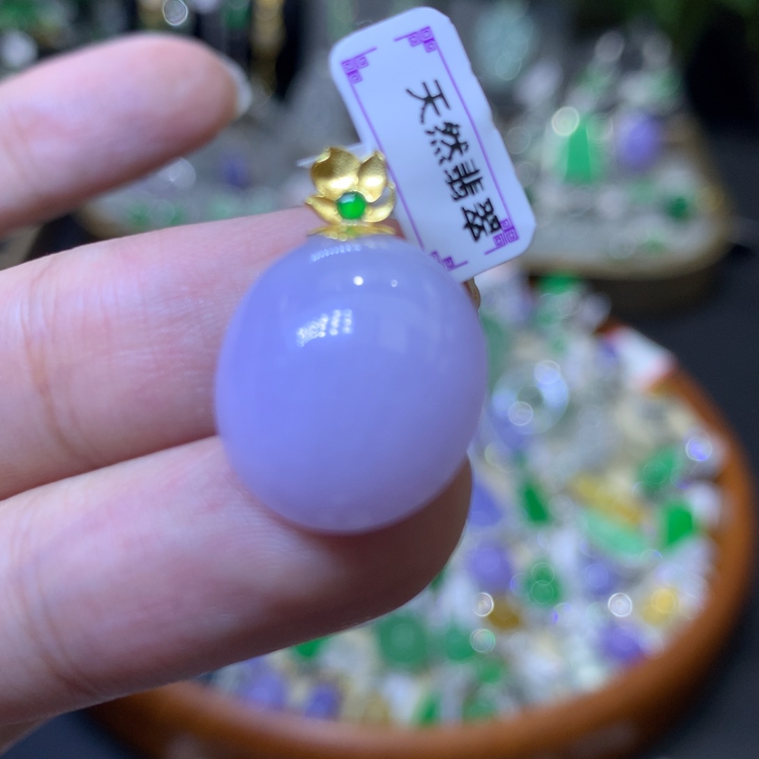 颈饰18K金镶嵌翡翠