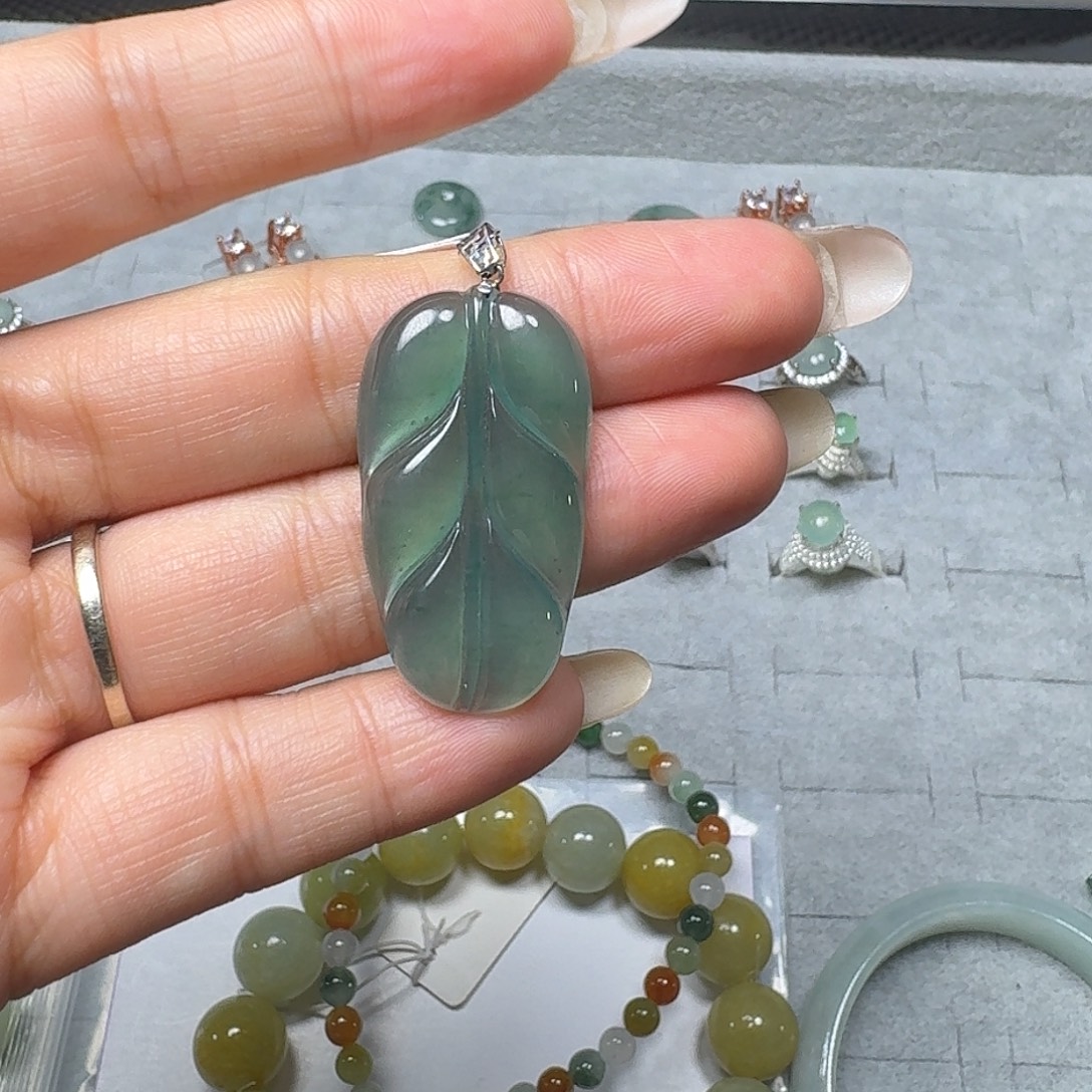 定制翡翠未镶嵌吊坠