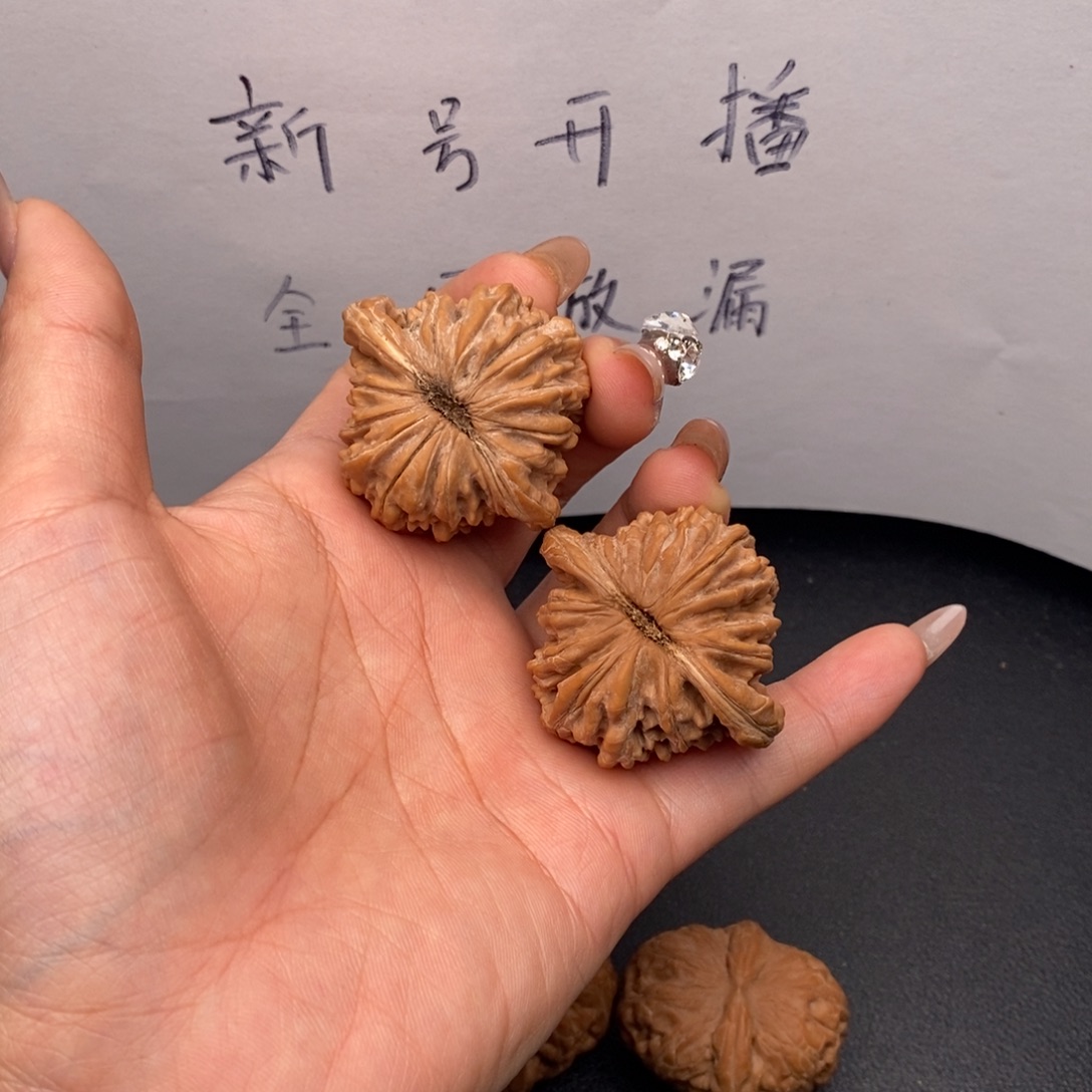 星***る把件文玩核桃四座楼打底