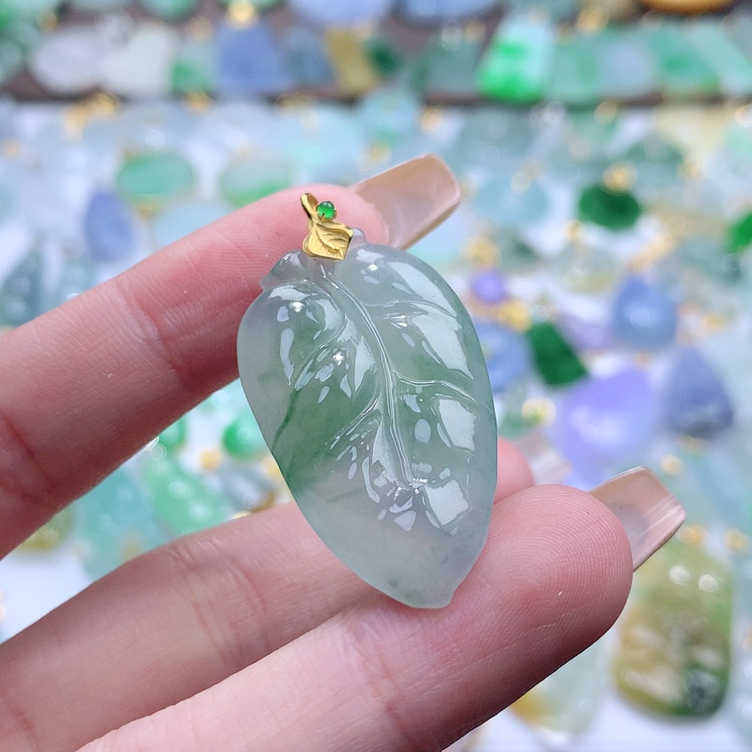 翡翠颈饰未镶嵌翡翠