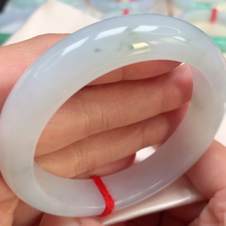 翡翠手镯未镶嵌高冰小碎花