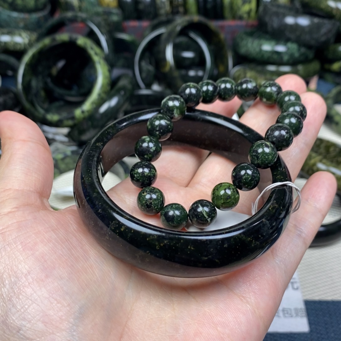 点***梦蛇纹石玉未镶嵌手镯