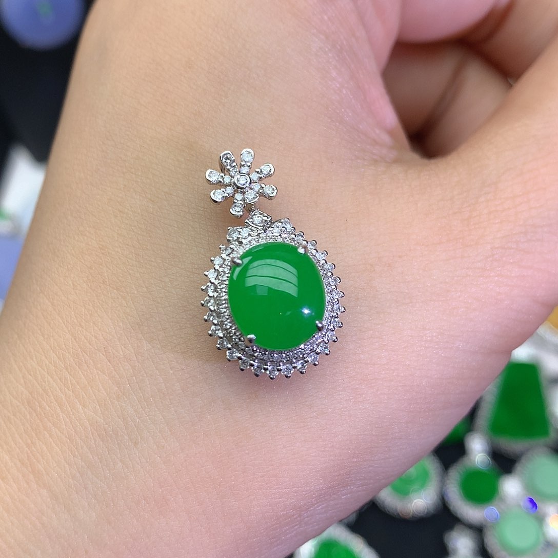 翡翠吊坠(不含链)18K金镶嵌111111111