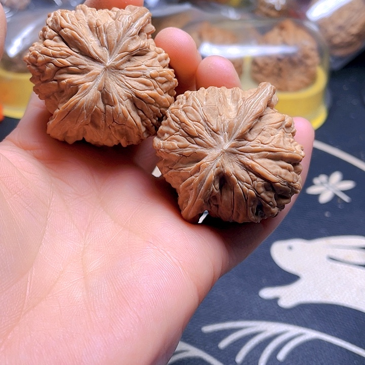 文玩核桃吊坠磨盘狮子头45尺