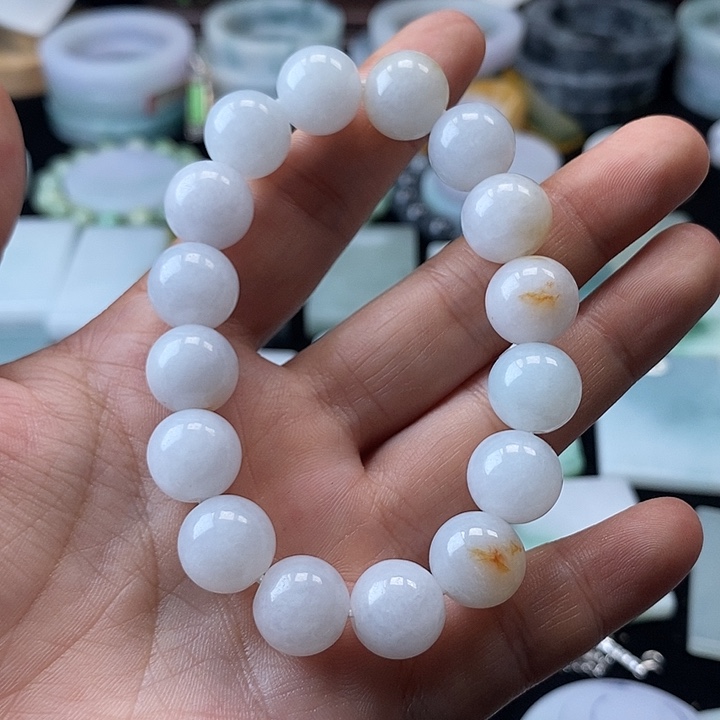 翡翠挂件未镶嵌有****天翡翠的
