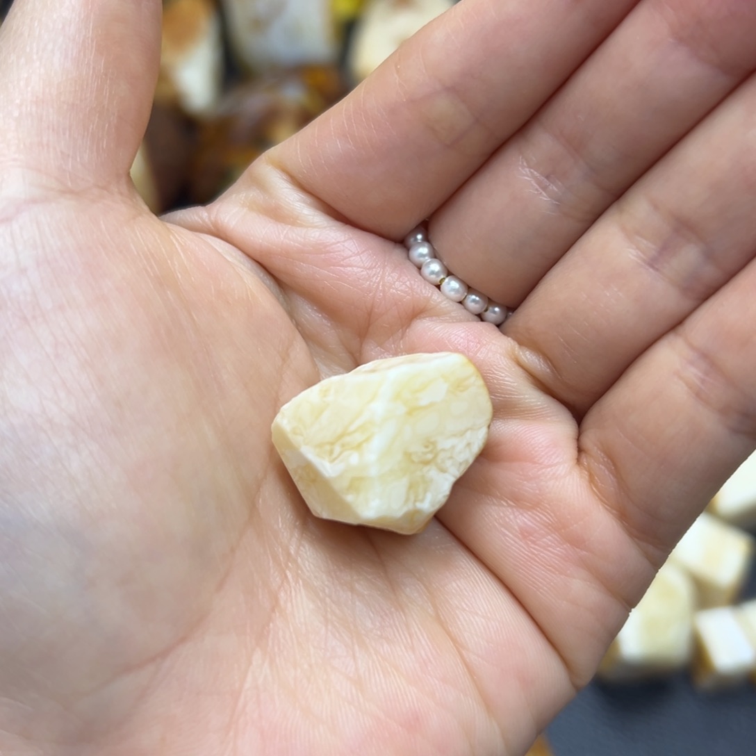 定制琥珀未镶嵌蜜蜡