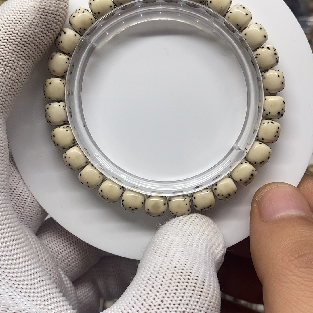 星月菩提手串瓷白河豚8x7