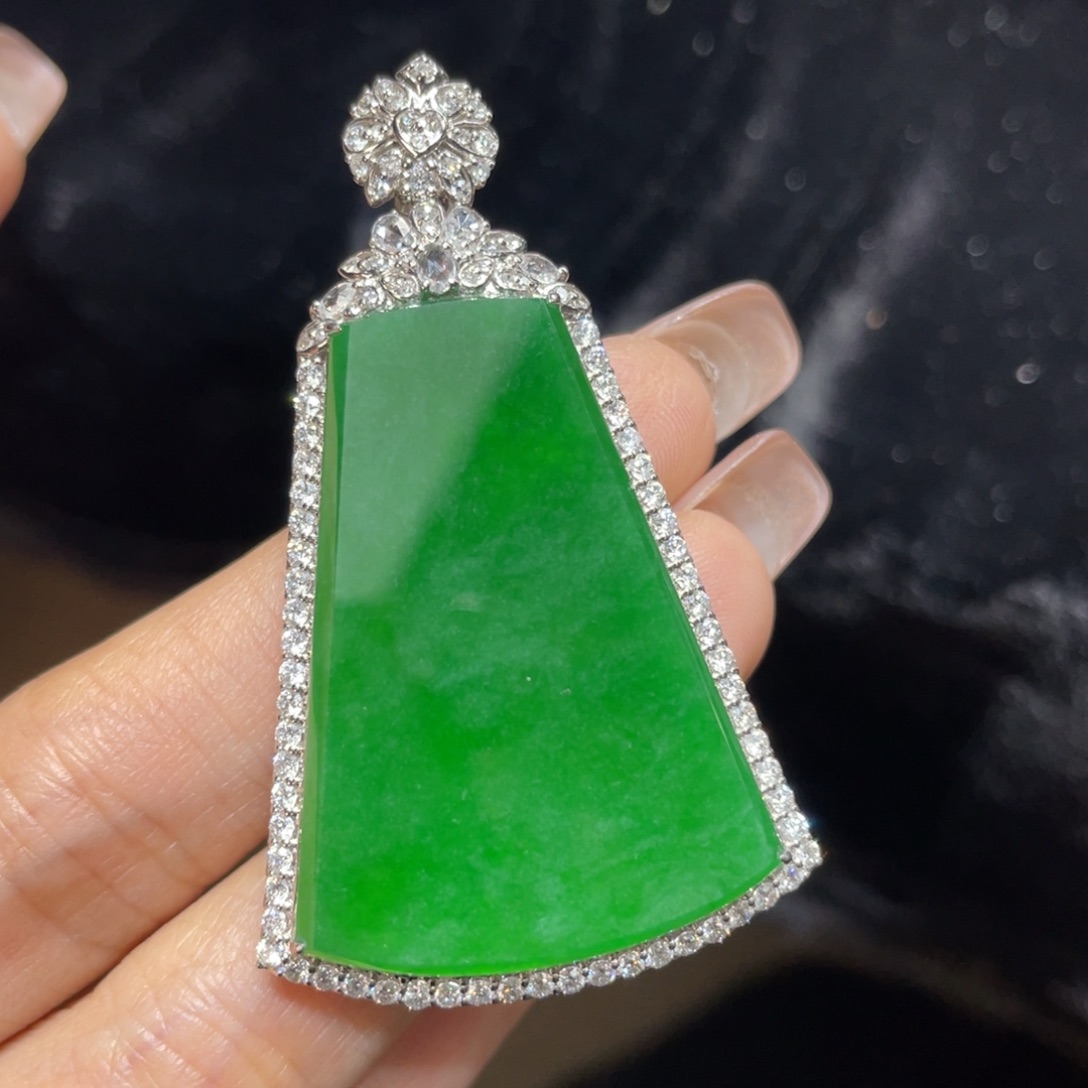 翡翠颈饰18K金镶嵌天然缅甸翡翠