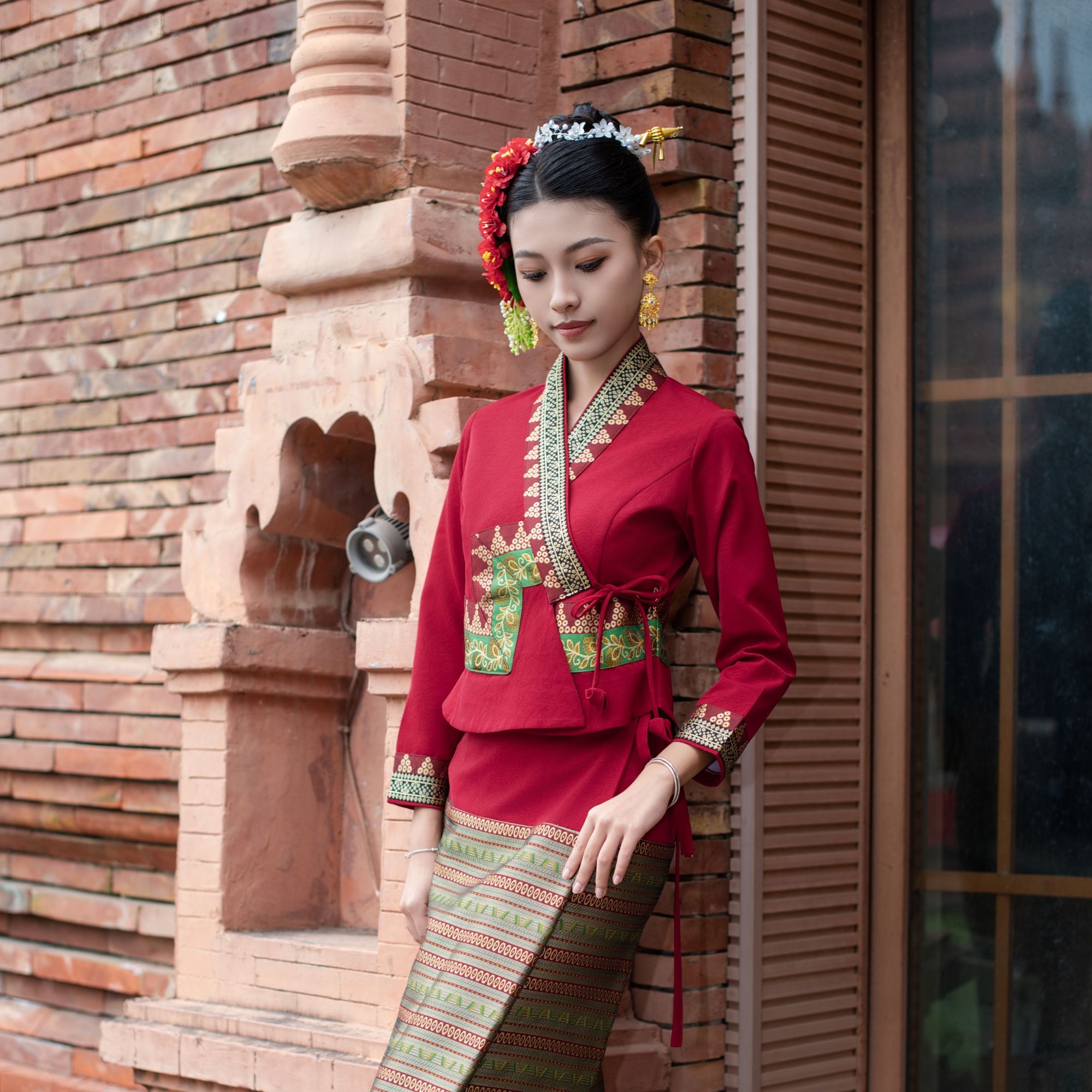 西双版纳传统傣族服装气质女套装复古民族风红色过年喜庆跳舞茶服