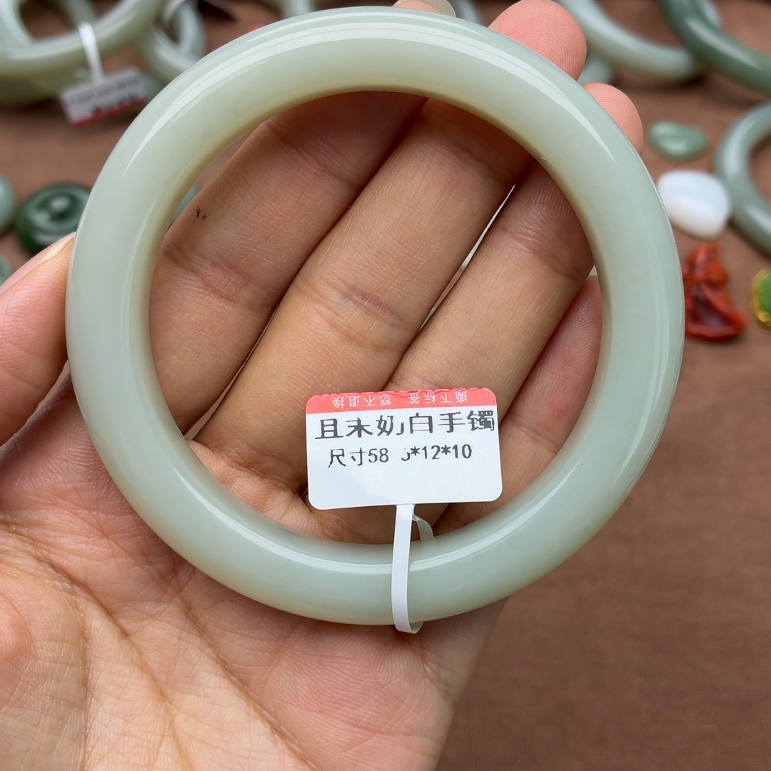 和田玉未镶嵌手镯