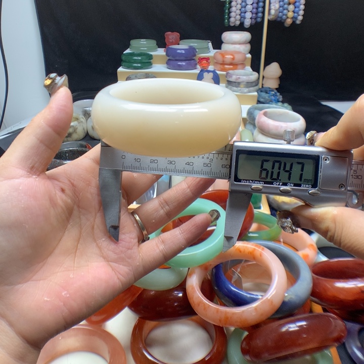 未镶嵌手镯石英质玉