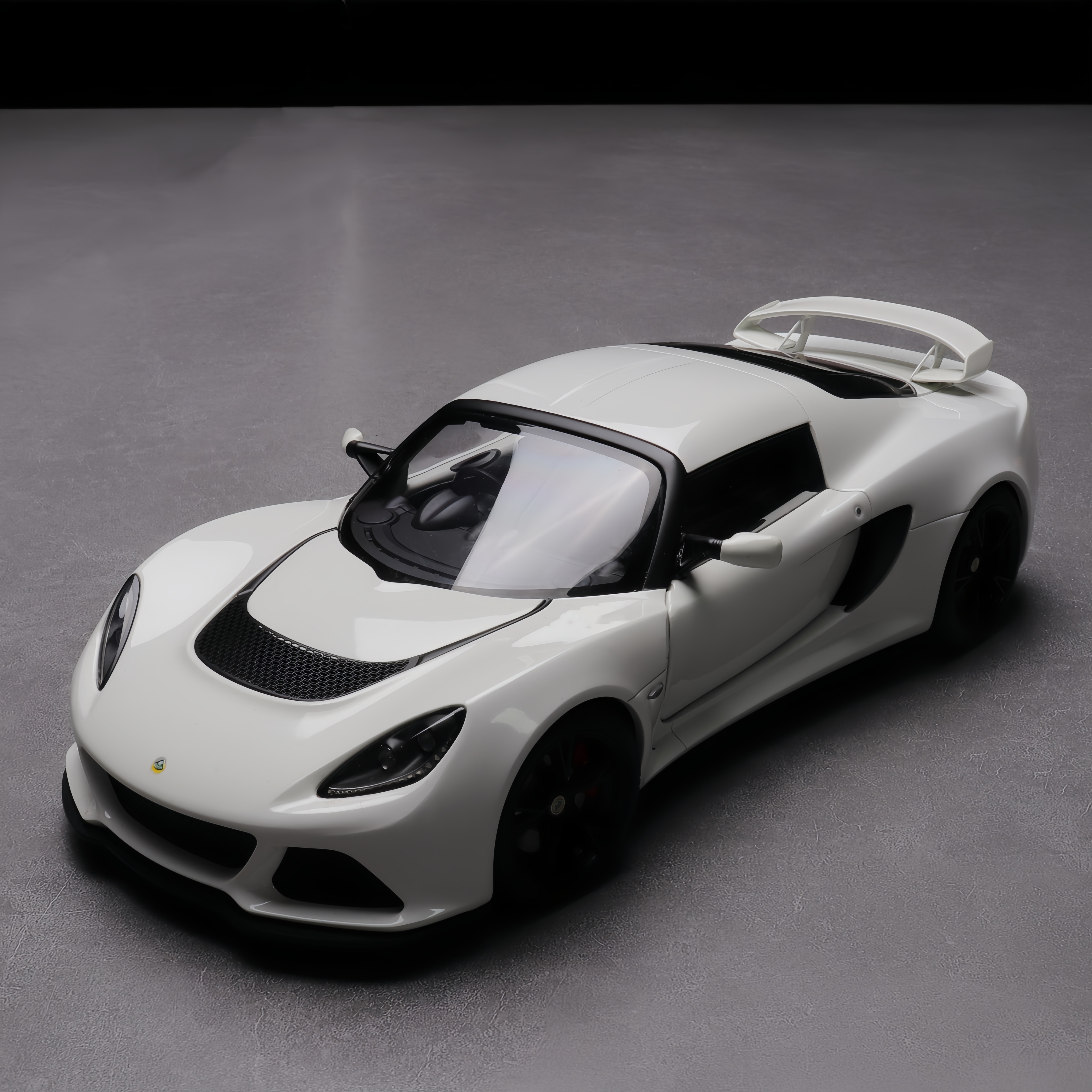 奥拓莲花合金1：18比例原厂静态汽车模型