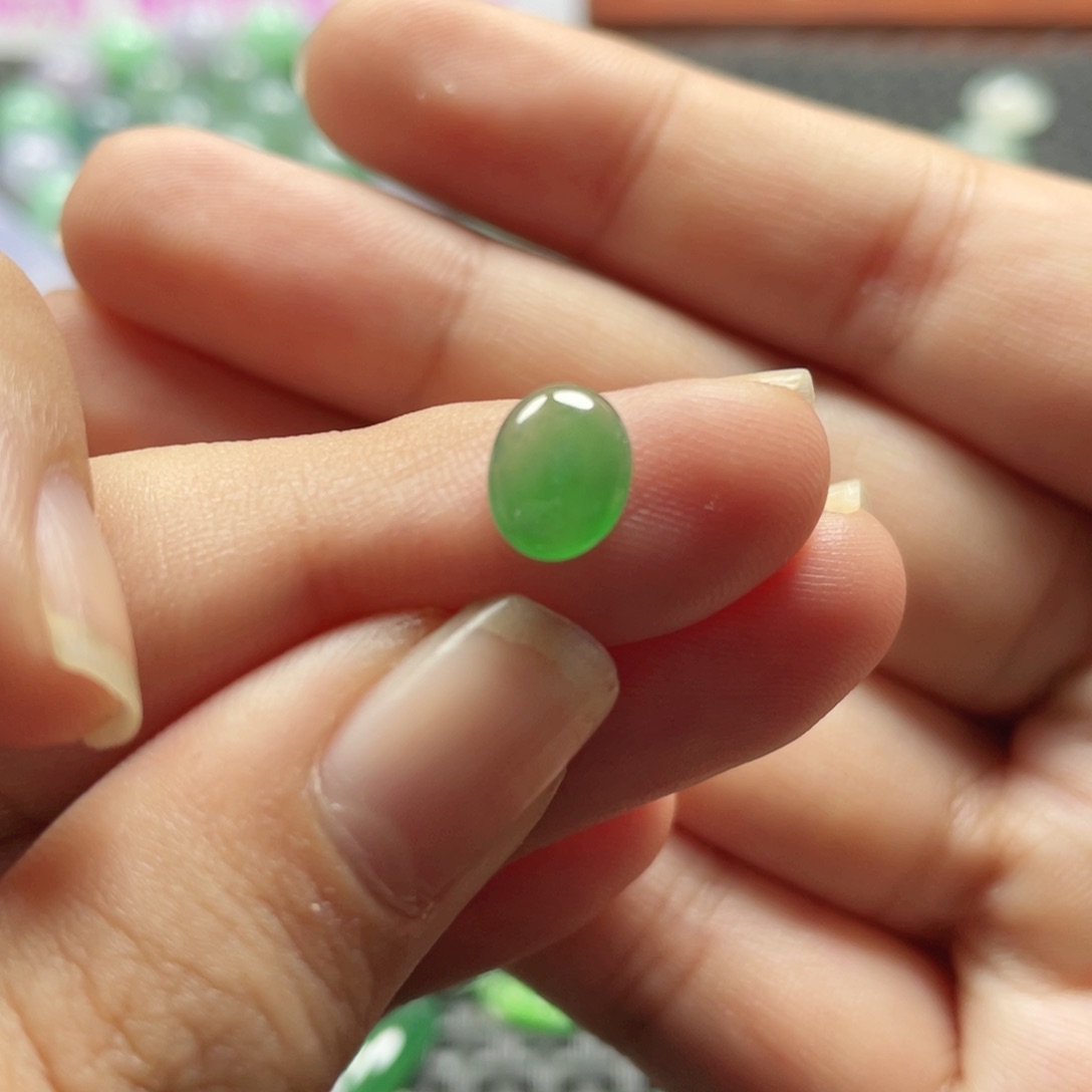 颈饰未镶嵌翡翠  翡翠
