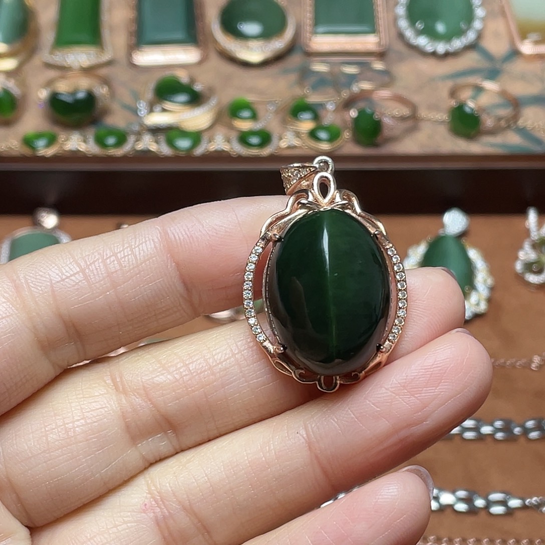 和田玉（碧玉）银S925镶嵌吊坠(不含链)老俄7辣菠菜绿吊坠