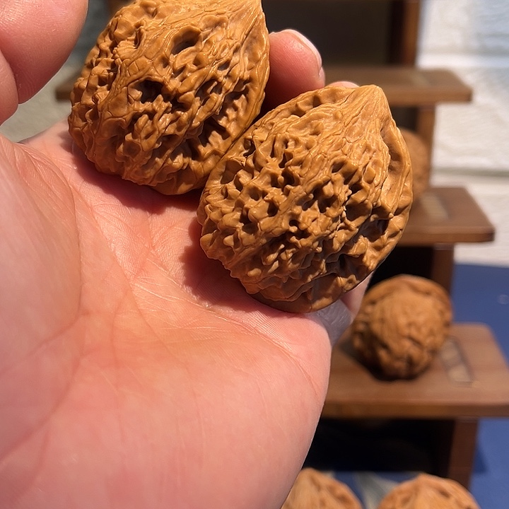 文玩核桃吊坠鸡心异形