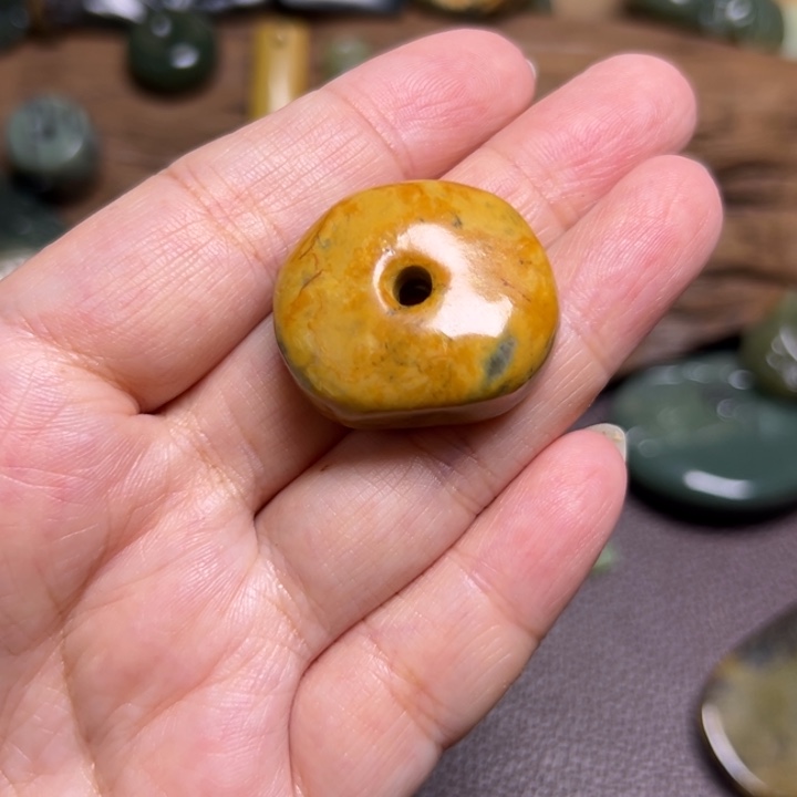 盼***望岫岩河磨玉（透闪石质玉）未镶嵌颈饰