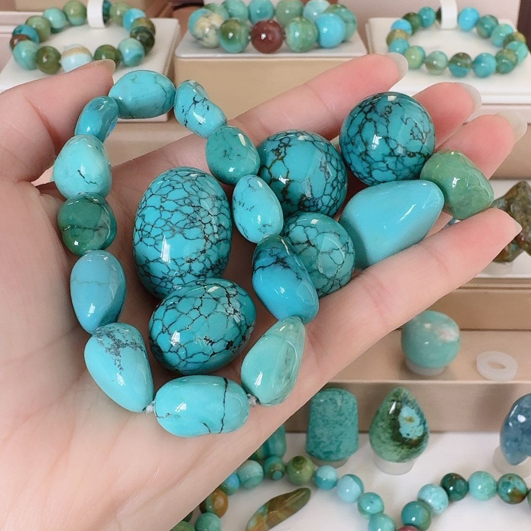 北***蝣绿松石未镶嵌颈饰