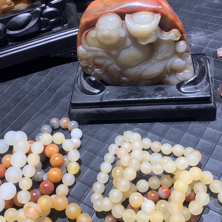 石英质玉（黄龙玉）未镶嵌颈饰