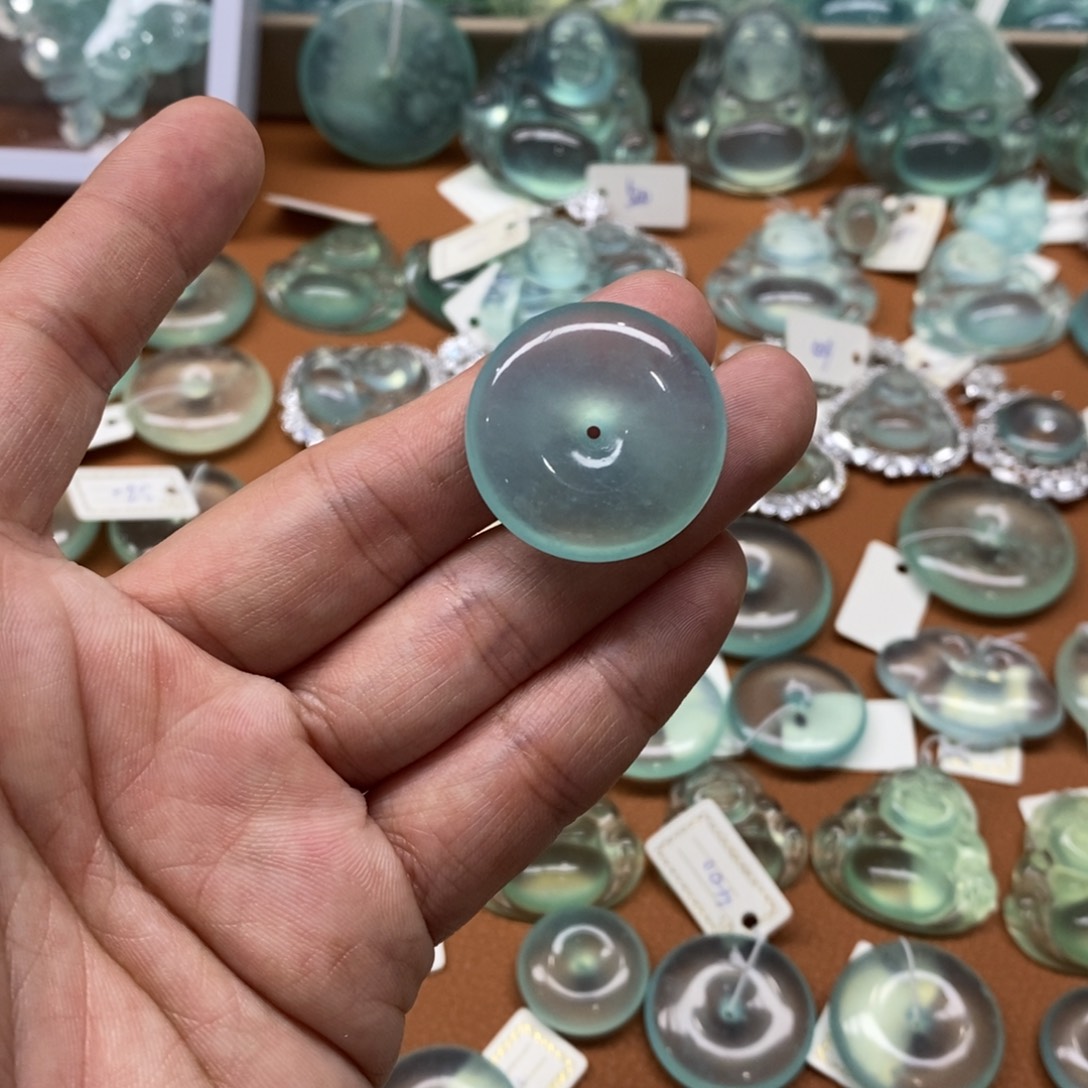 蛇纹石玉未镶嵌颈饰