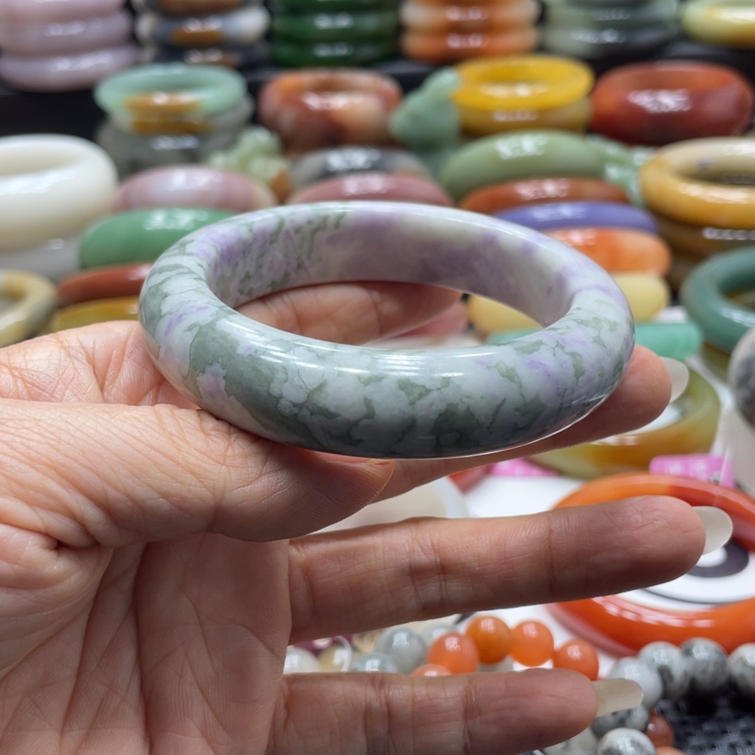 石英岩玉未镶嵌手镯