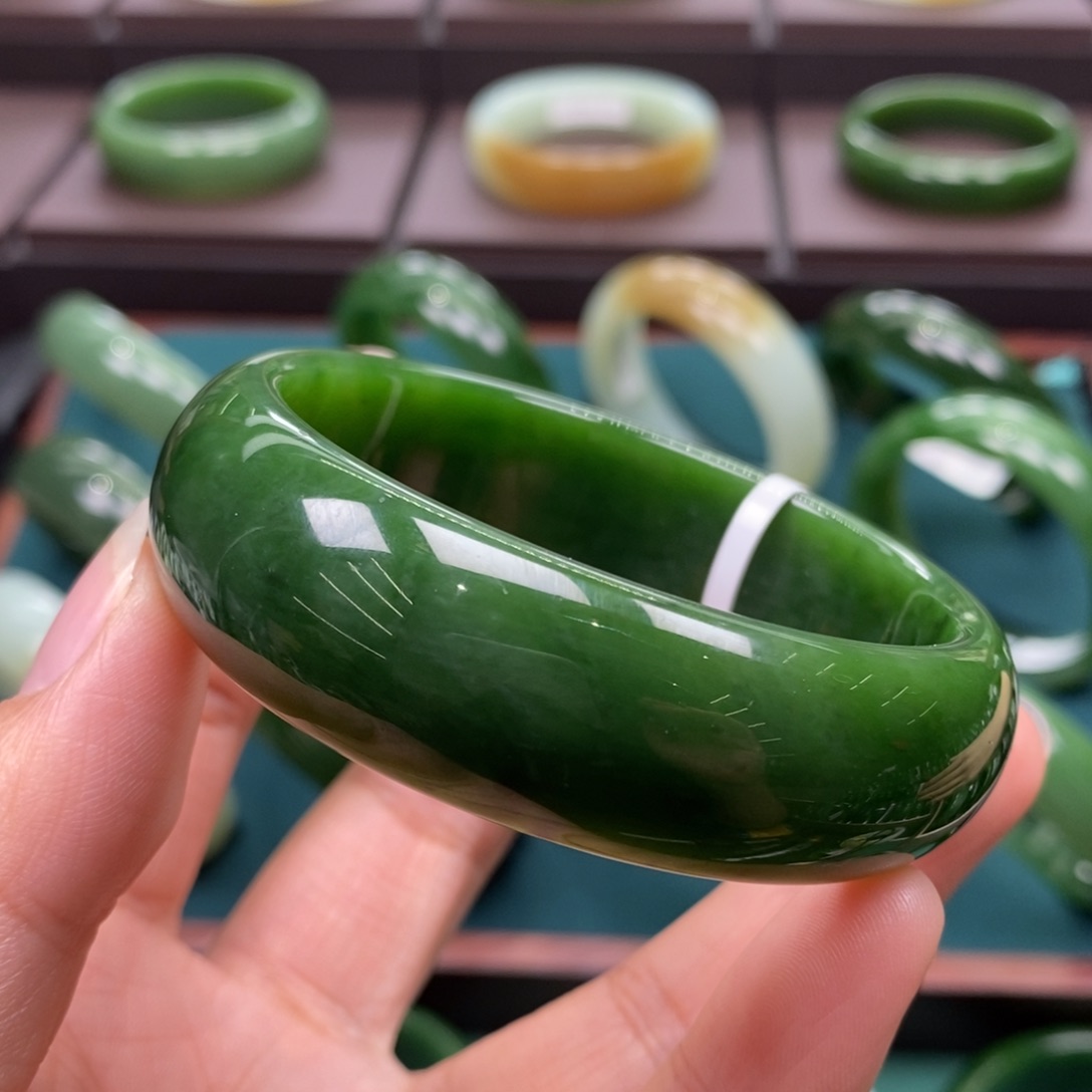 和田玉（碧玉）未镶嵌手镯
