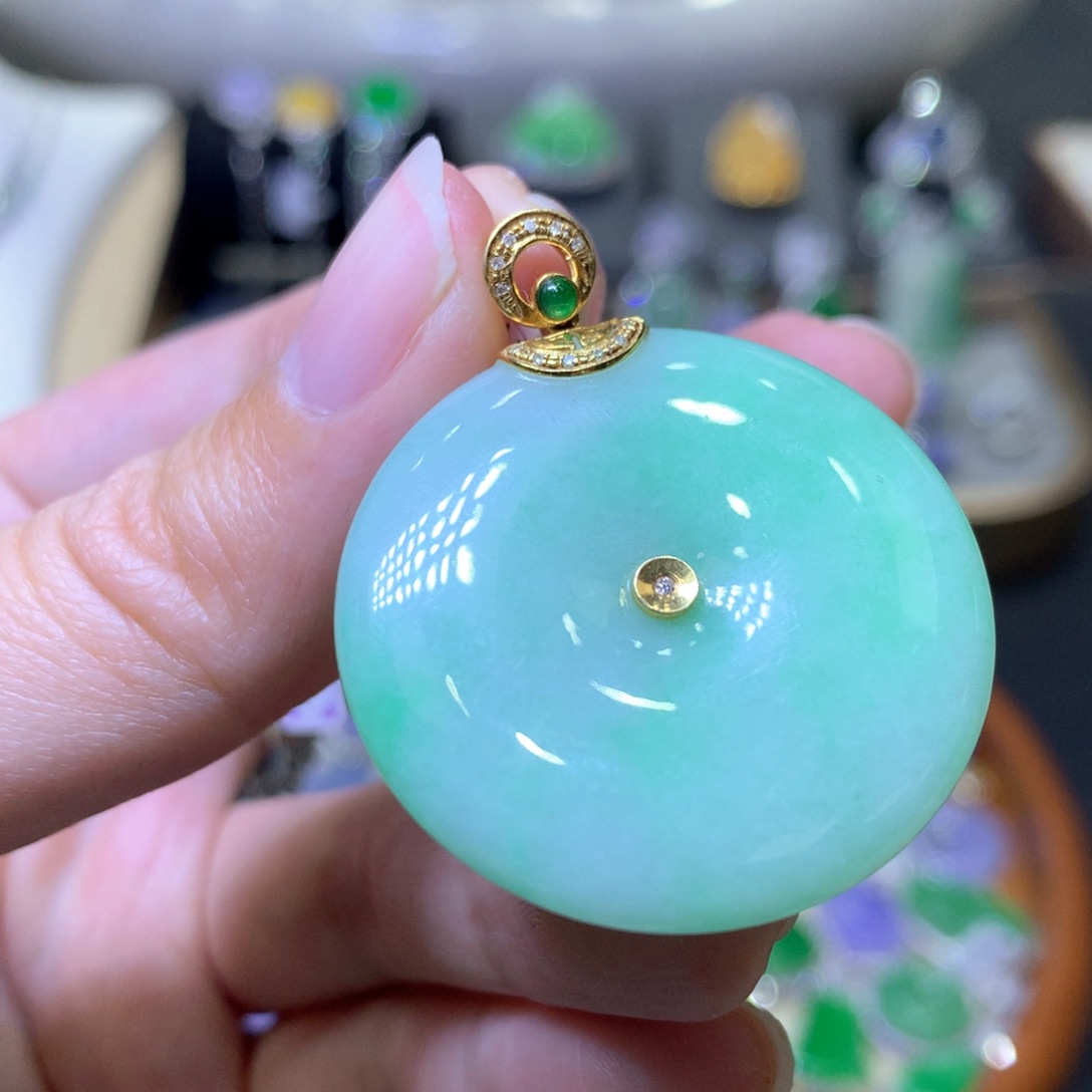 【闪购商品】翡翠颈饰18K金镶嵌翡翠吊坠项链