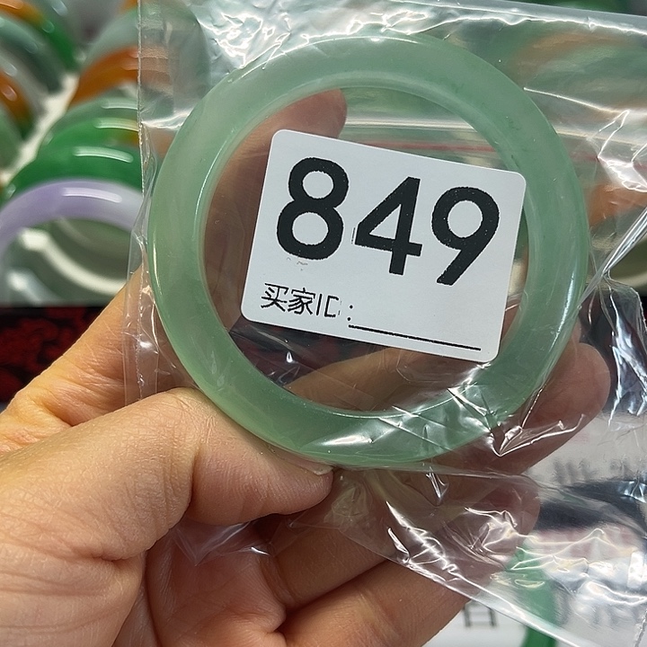 未镶嵌手镯翡翠好