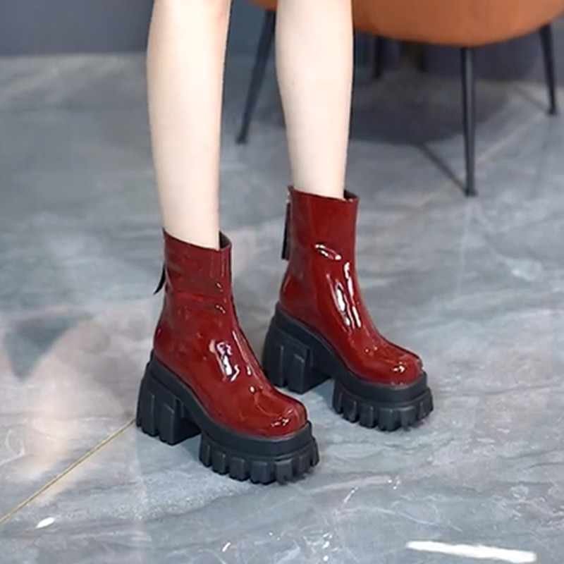 秋冬新款复古方头厚底高跟酒红色短靴女粗跟漆皮加绒后拉链马丁靴