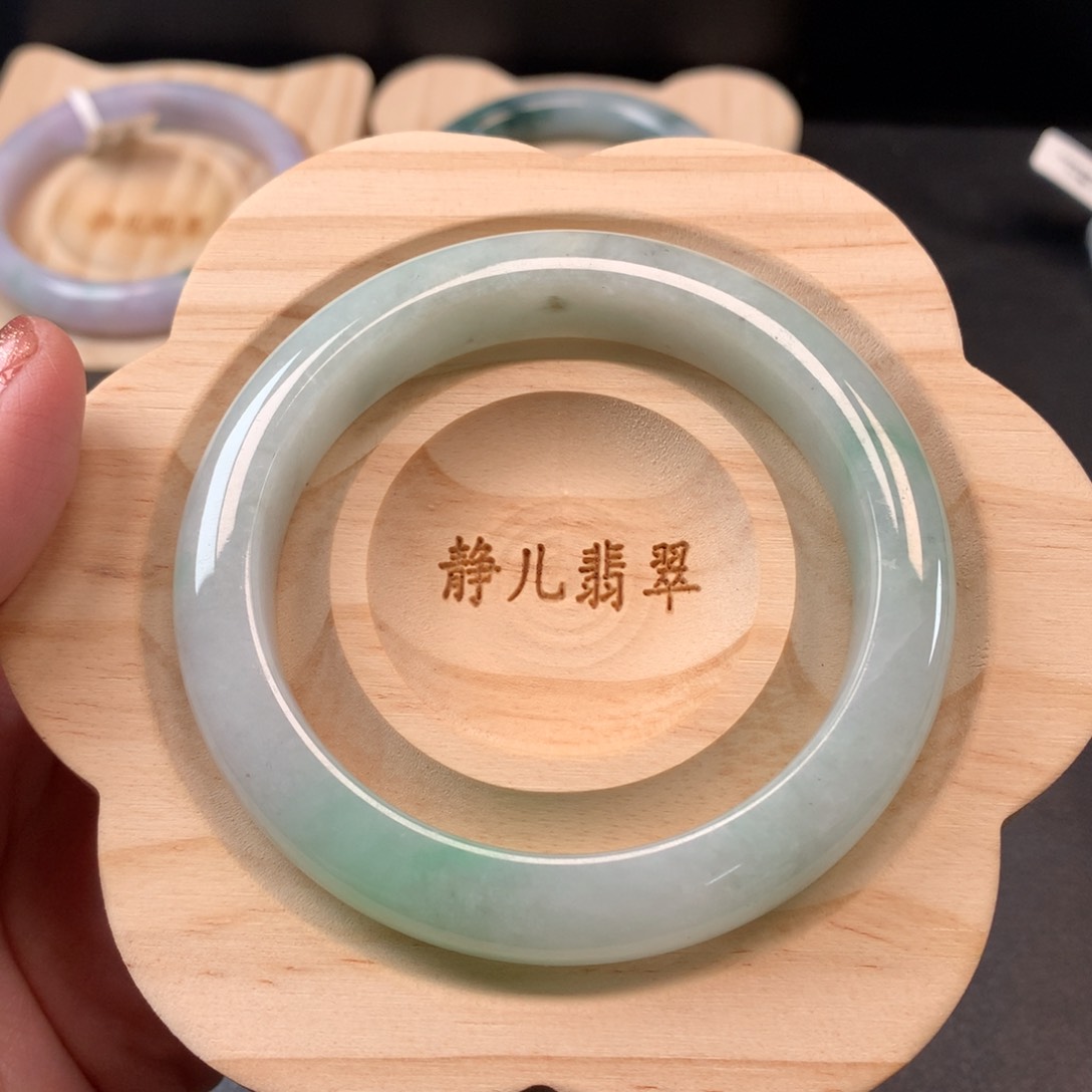 翡翠手镯未镶嵌56圈口