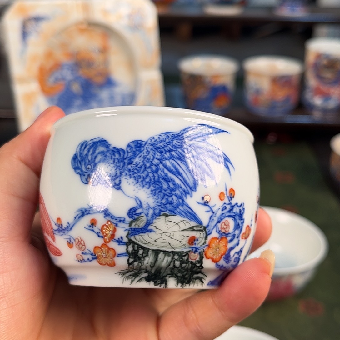 手绘青花釉里红花鸟主人杯