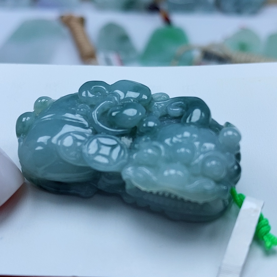 颈饰未镶嵌翡翠貔貅