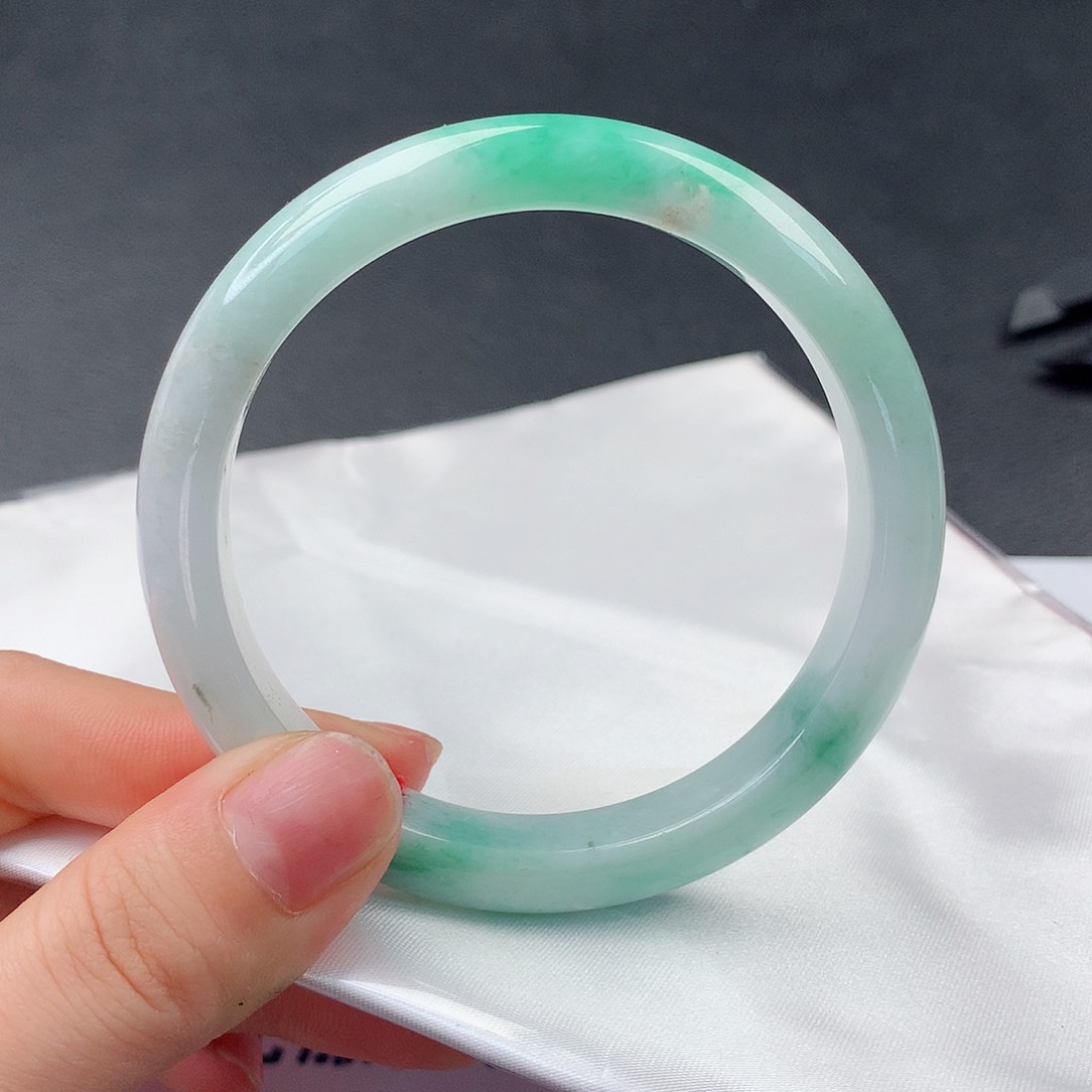 翡翠手镯未镶嵌67正57