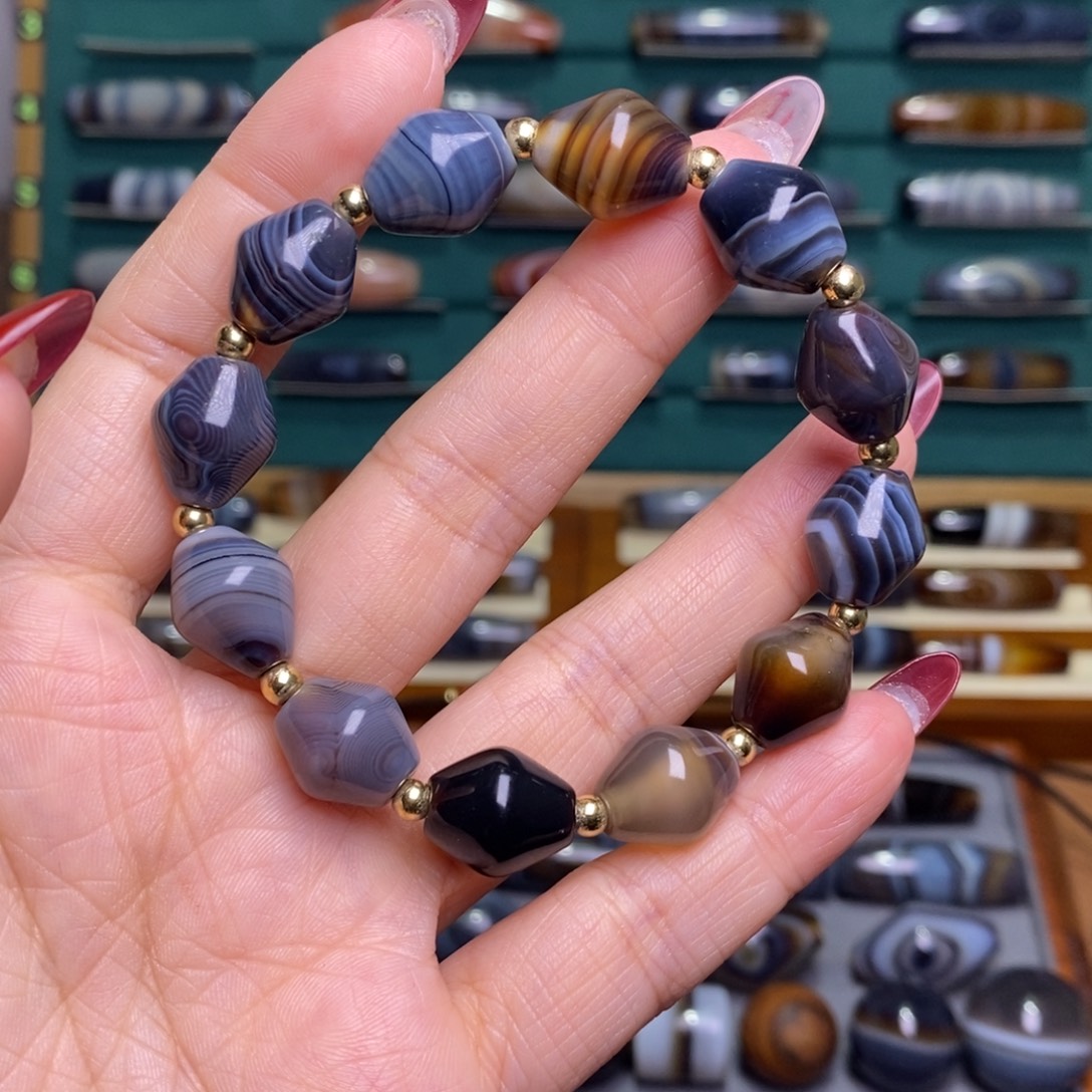 飞***】玛瑙/玉髓未镶嵌珠宝半成品