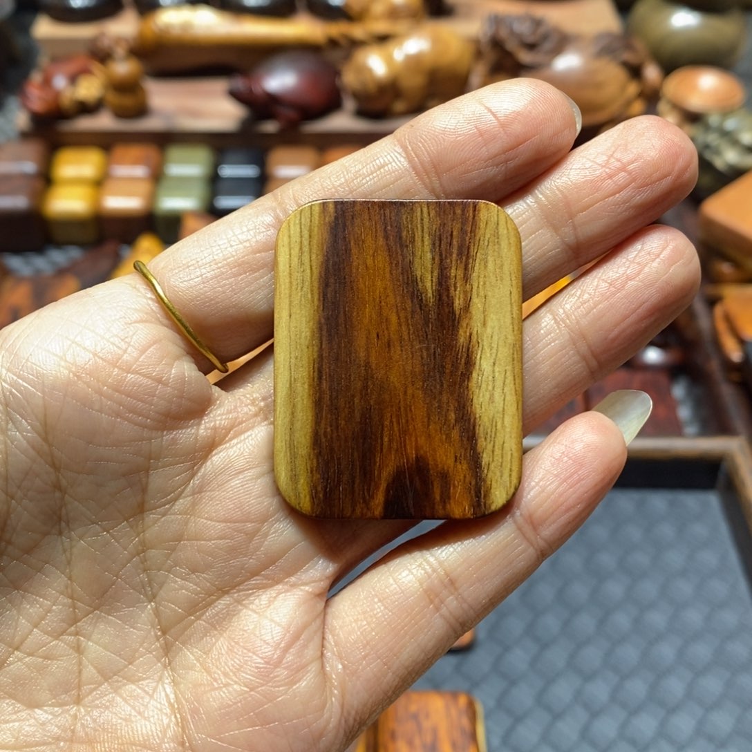 鍾***侠黄花梨/降香黄檀木