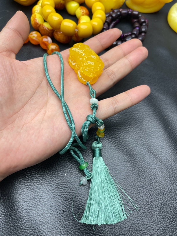 蜜蜡 貔貅吊坠38×25×20mm