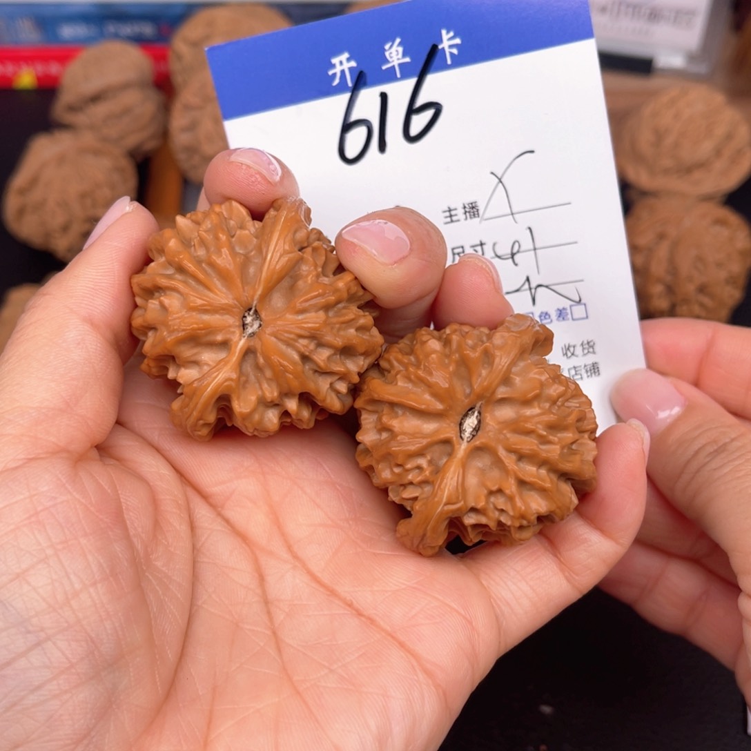 文玩核桃吊坠J***8曹大龙41尺。 616