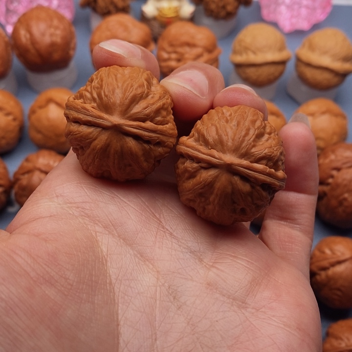 文玩核桃把件赤龙珠