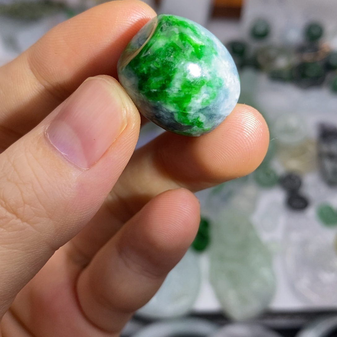 翡翠未镶嵌颈饰珠子