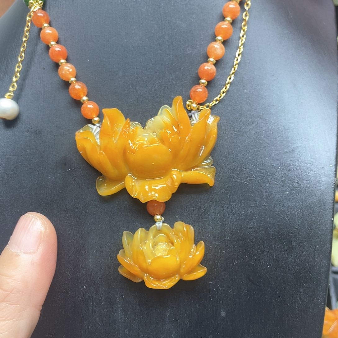 未镶嵌蛇纹石玉颈饰