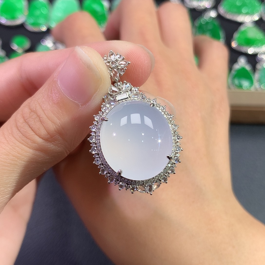 翡翠18K金镶嵌吊坠(赠链)