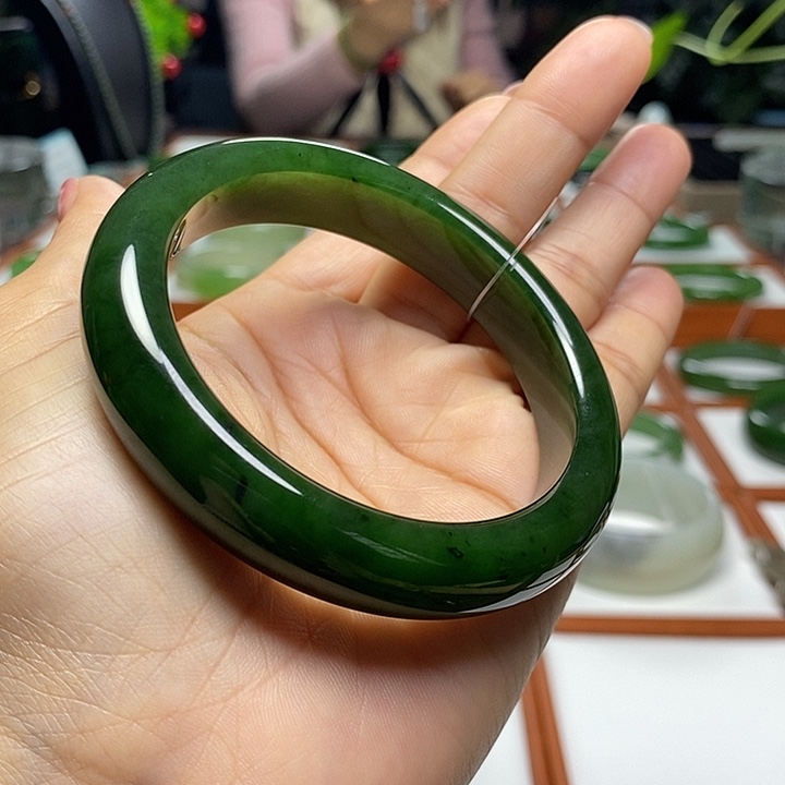 未镶嵌手镯和田玉（碧玉）