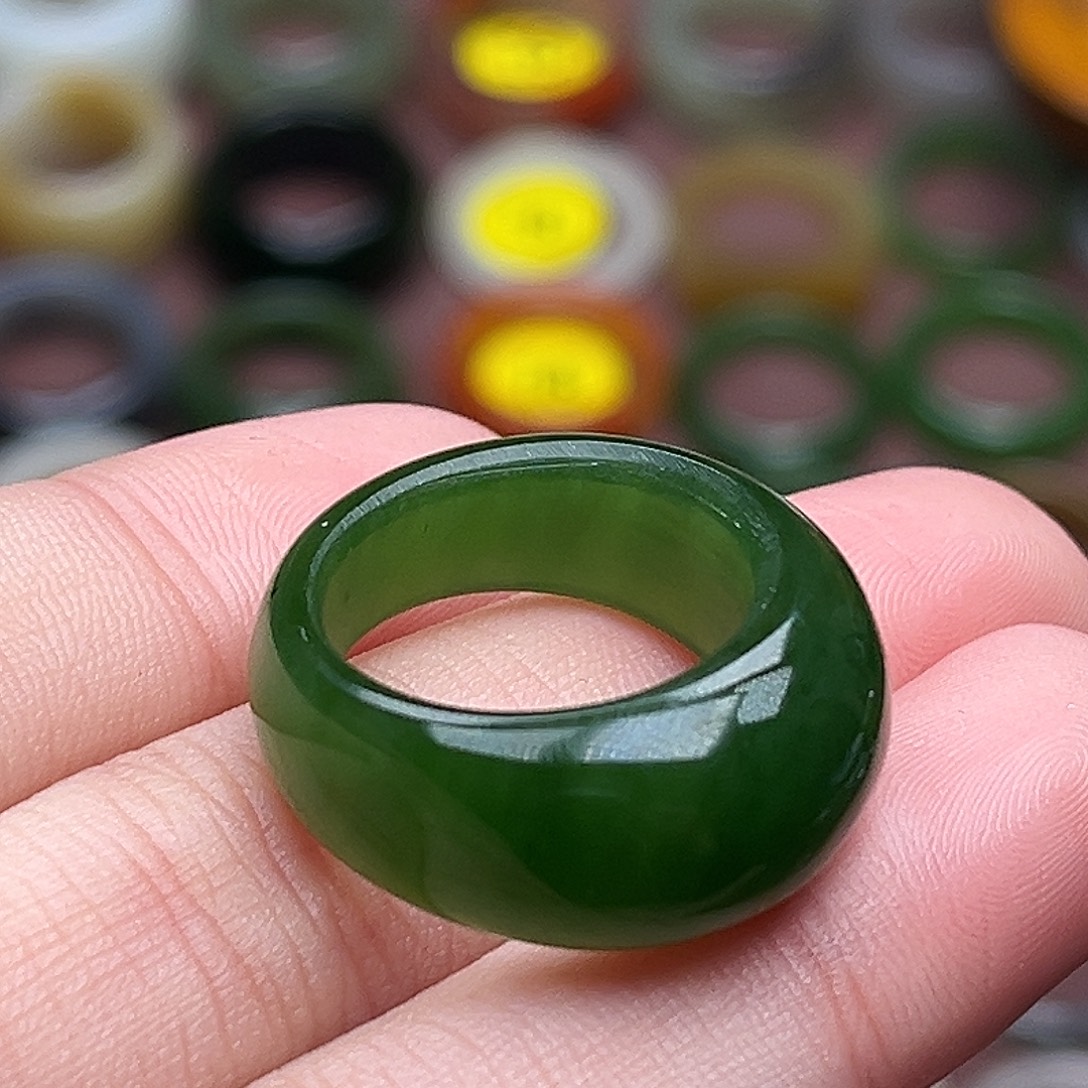 和田玉未镶嵌戒指17.0辣阳绿