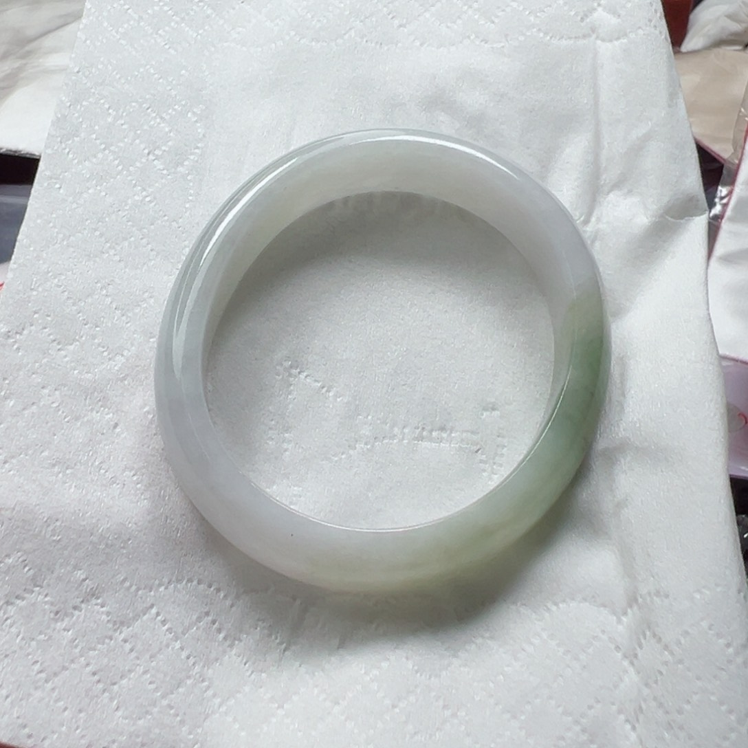 翡翠手镯未镶嵌56贵妃飘花色水润