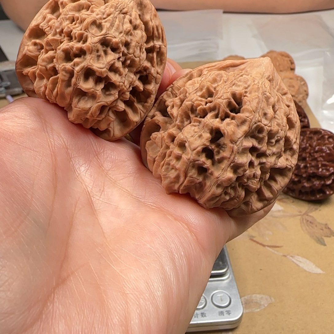 文玩核桃吊坠山地高官46-19